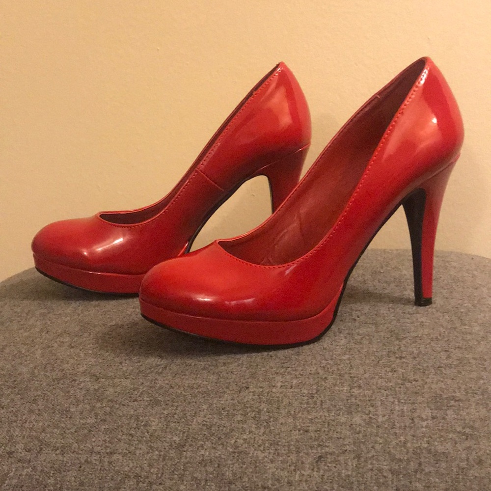 Red Pumps